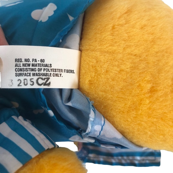 Vtg Winnie The Pooh Bear Read N Cuddle Toy Plush Blue Raincoat Colorful Day Book - Picture 12 of 14